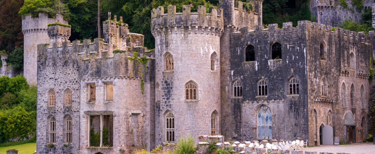 An Introduction to Investing in Listed Buildings